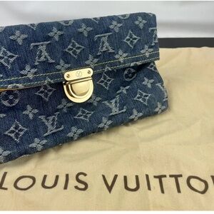 💙🔹💙LV denim pochette clutch💙🔹💙